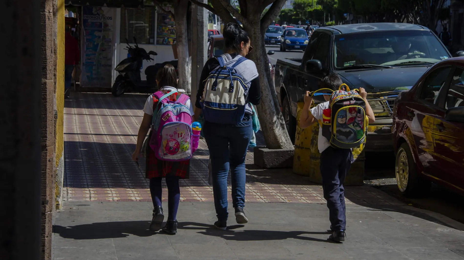 Las instituciones públicas y leyes deben evolucionar a efecto de prestar atención a la sociedad, sin excluir a ningún tipo de familia. Foto César Ortiz